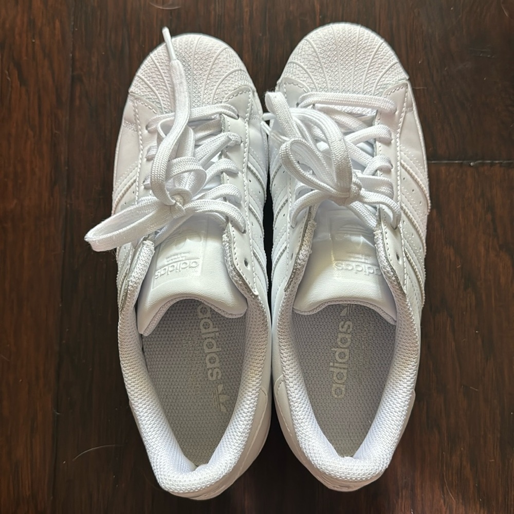 adidas Superstar Sneaker (Women)
7.5 Women's / 6.5 Men's M, WHITE